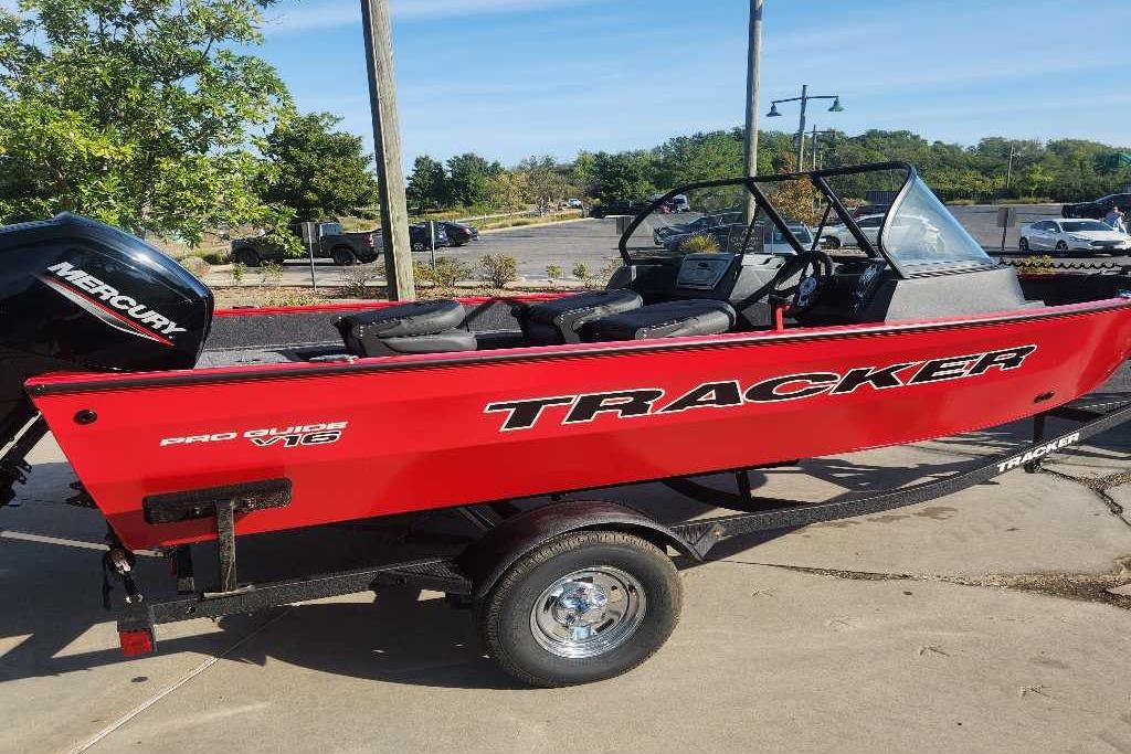 2026 Tracker Pro Guide V-16 WT