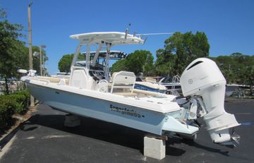 2019 Everglades 243 Center Console