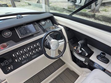 2015 Sea Ray 350 SLX