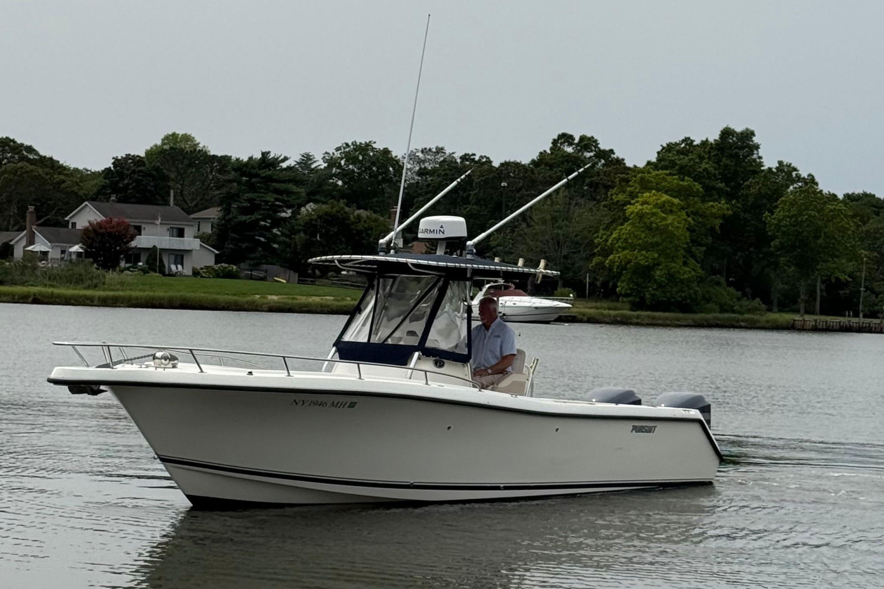 Pursuit C 280 Center Console 2008 Pursuit C 280 Center Console boat cruising on a calm river near houses.