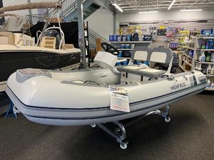 Highfield Classic 310 2024 Highfield Classic 310 inflatable boat displayed in a showroom.