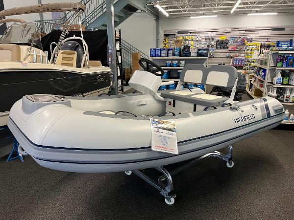 Highfield Classic 310 2024 Highfield Classic 310 inflatable boat displayed in a showroom.
