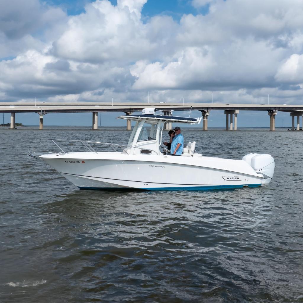 2010 Boston Whaler 250 Outrage