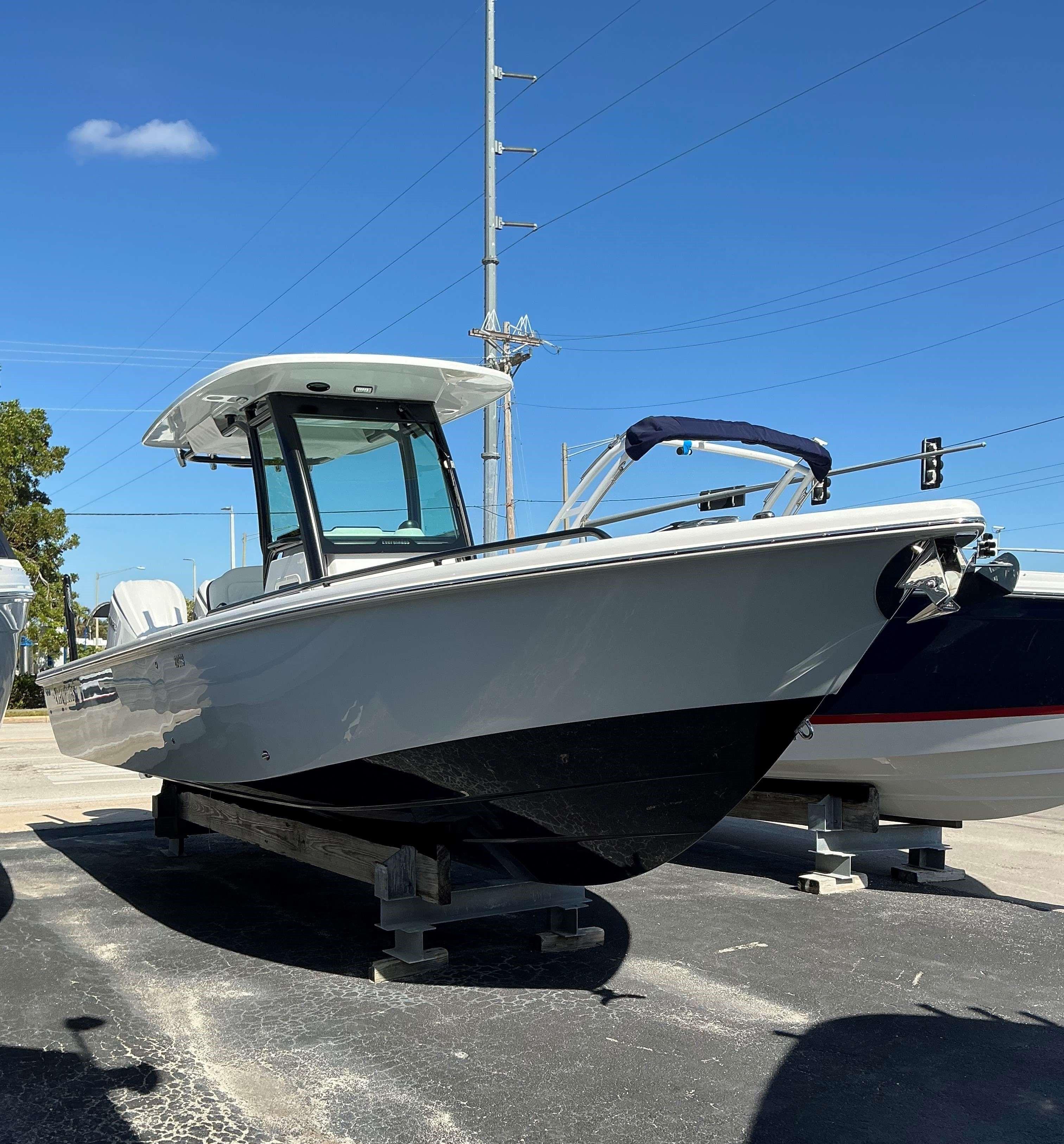 2025 Everglades 273 CC