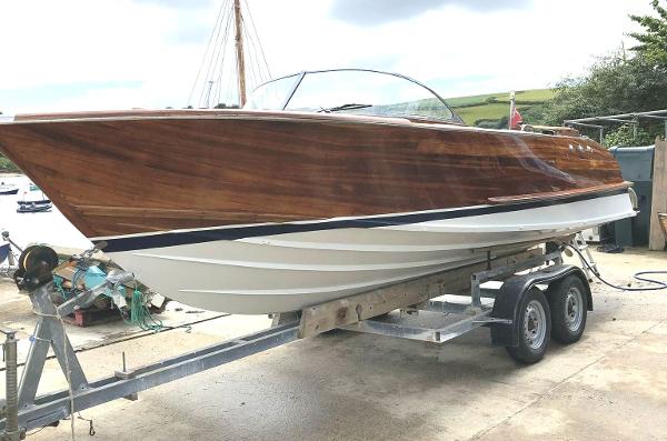 1992 Custom Classic Motor Boat