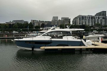 2023 Sealine C335V