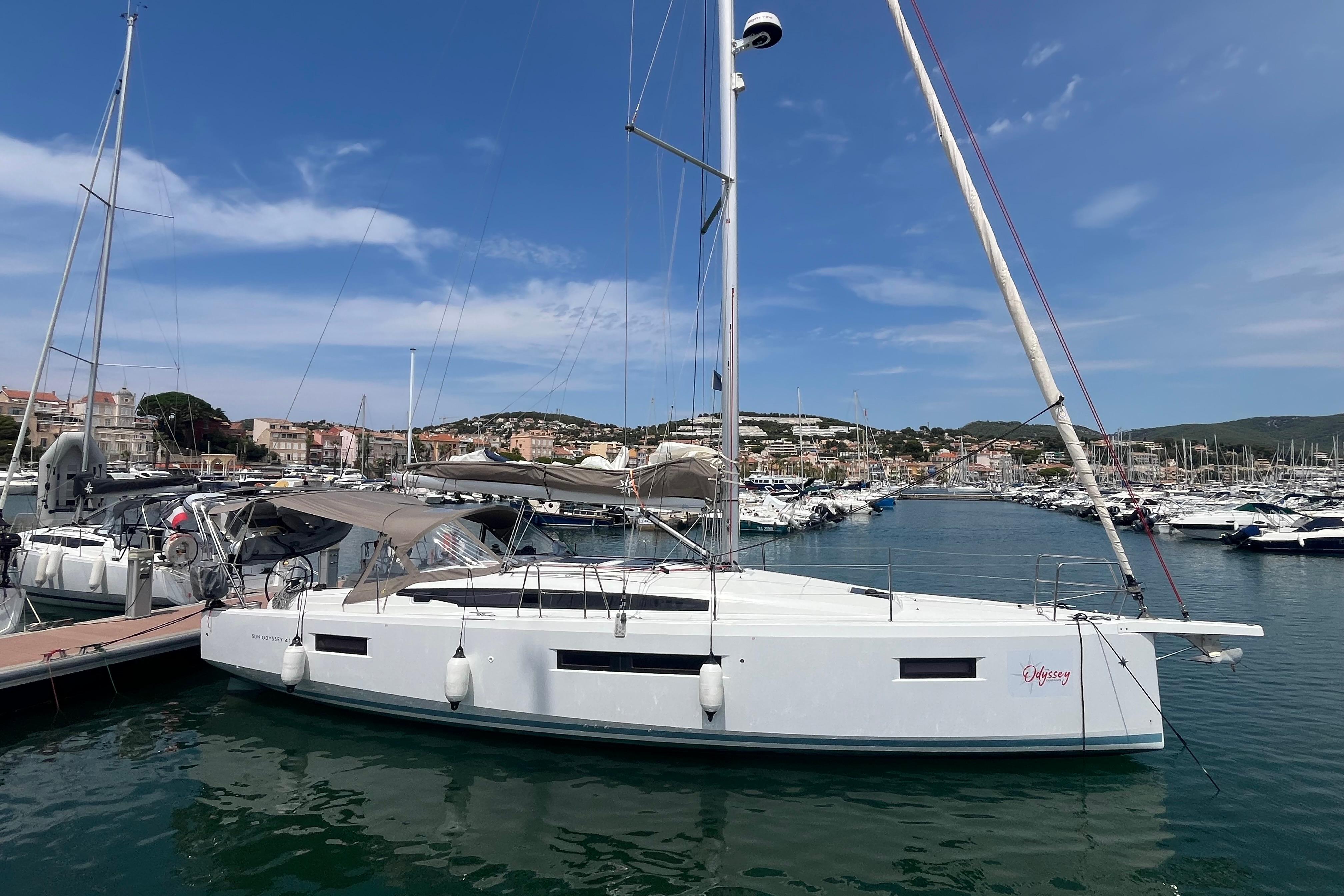 Jeanneau Sun Odyssey 410 2024 Jeanneau Sun Odyssey 410 sailboat docked in a marina under a clear blue sky.