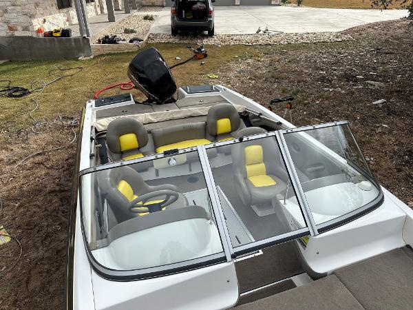 2004 Ranger 210VS