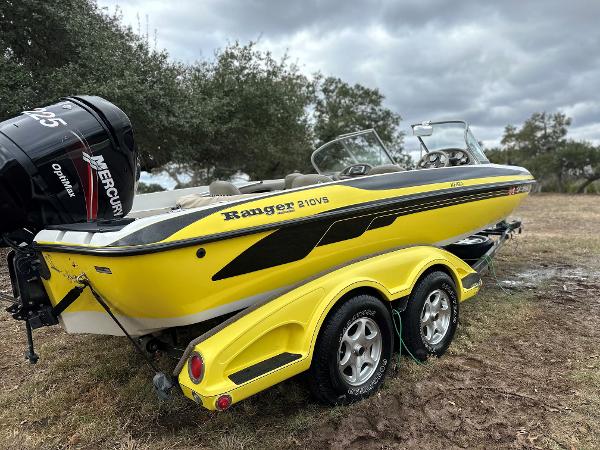 2004 Ranger 210VS