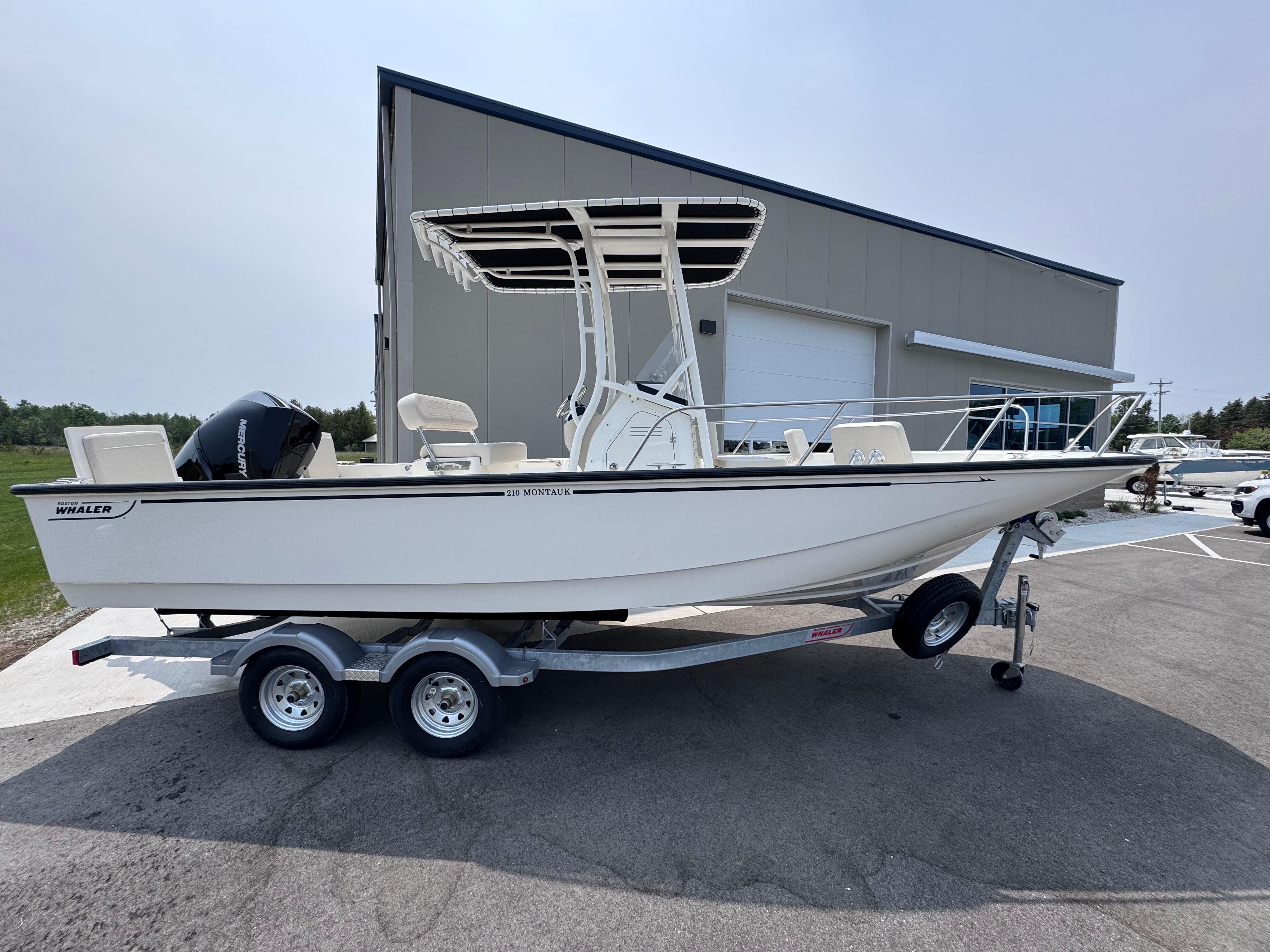 2025 Boston Whaler 210 Montauk