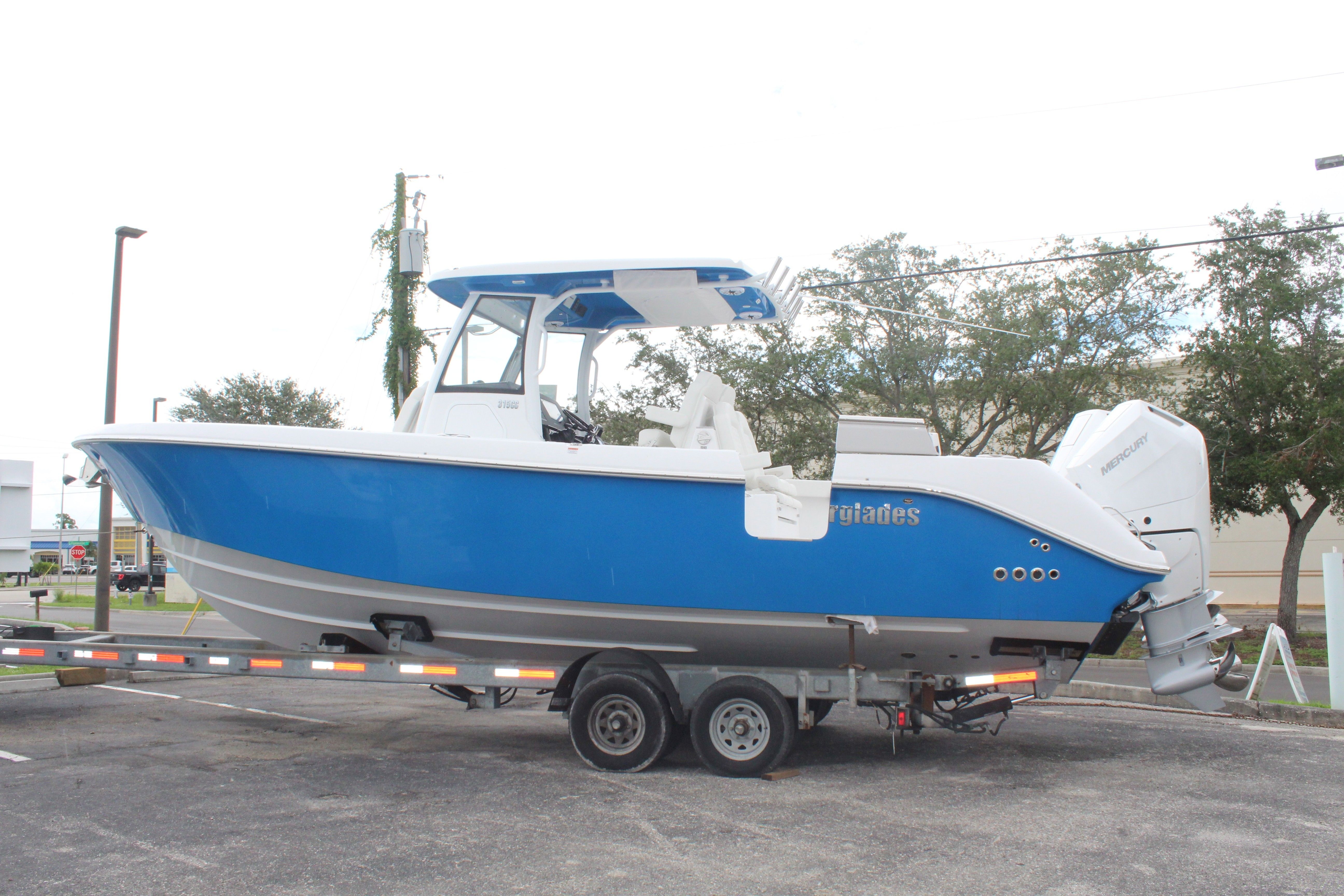 2025 Everglades 315 Center Console