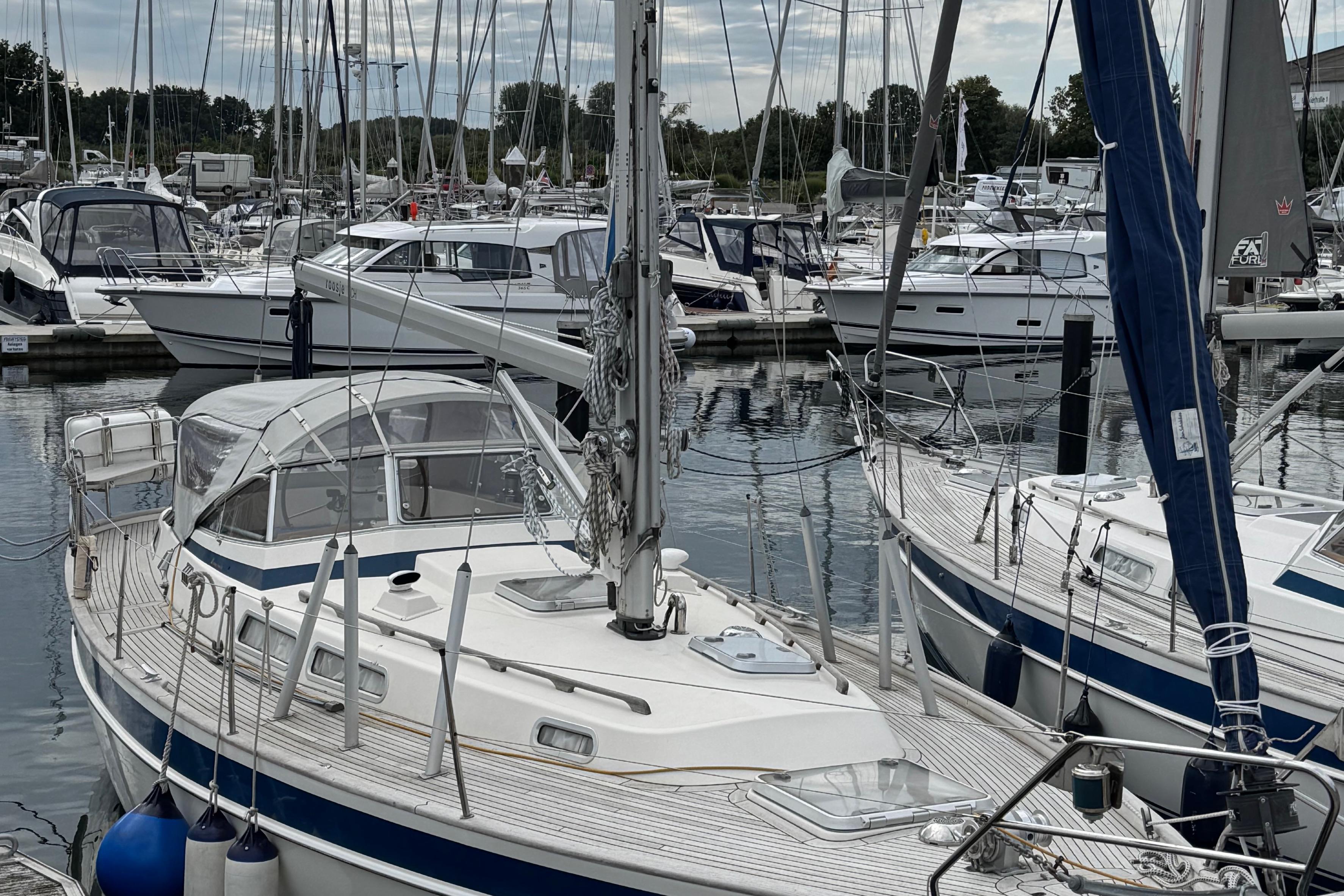 Hallberg-Rassy 36 MKII 1997 Hallberg-Rassy 36 MKII sailboat docked in a marina, surrounded by other boats.