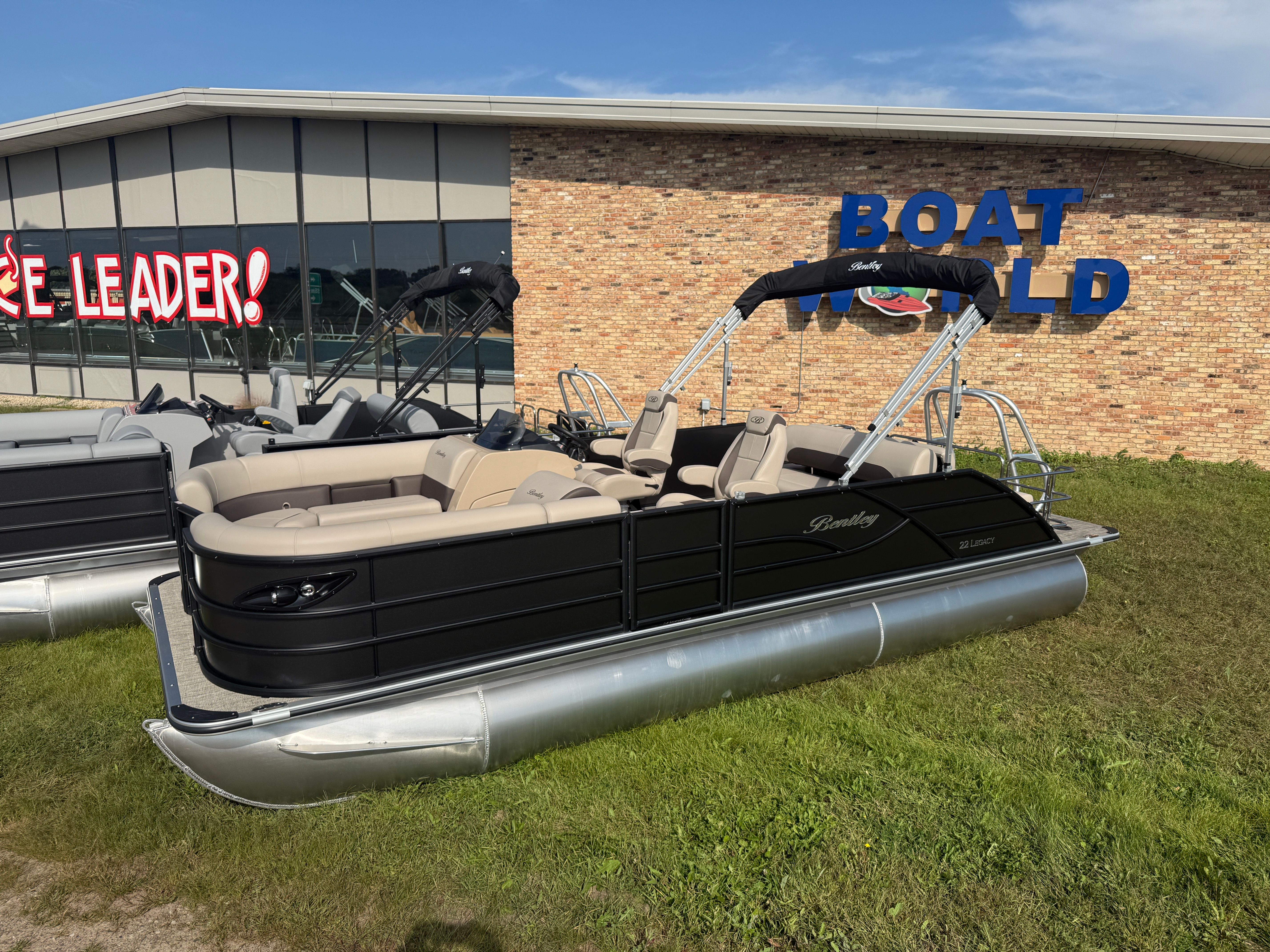 2026 Bentley Pontoons Legacy 220 Swingback & Honda 4-Stroke EFI