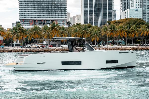 2025 De Antonio Yachts D42 Open
