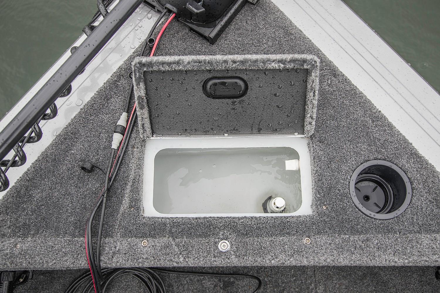 Crestliner Boat image