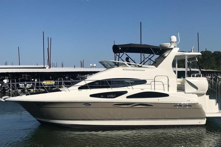 2008 Cruisers Yachts 395 Motoryacht