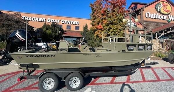2025 Tracker Grizzly 2072 CC Sportsman Kicker