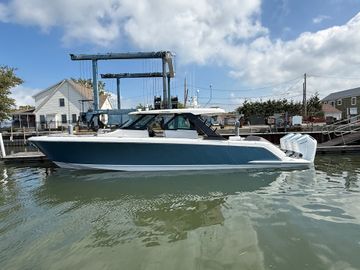 2026 Tiara Yachts 48LS