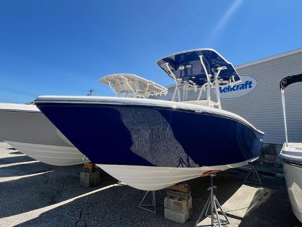 2023 Sea Born LX22 Center Console