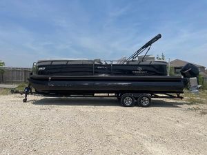 Regency 250 LE3 2023 Regency 250 LE3 pontoon boat on trailer, parked outdoors.