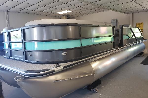 2025 Bentley Pontoons Legacy Swingback