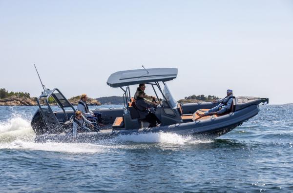 Highfield Sport 760 2025 Highfield Sport 760 boat cruising on open water with passengers.