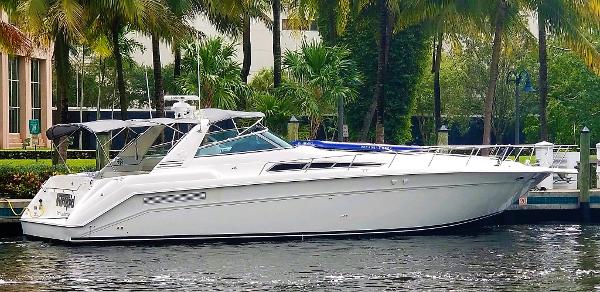 Sea Ray Sundancer 1993 Sea Ray Sundancer yacht docked by palm trees.