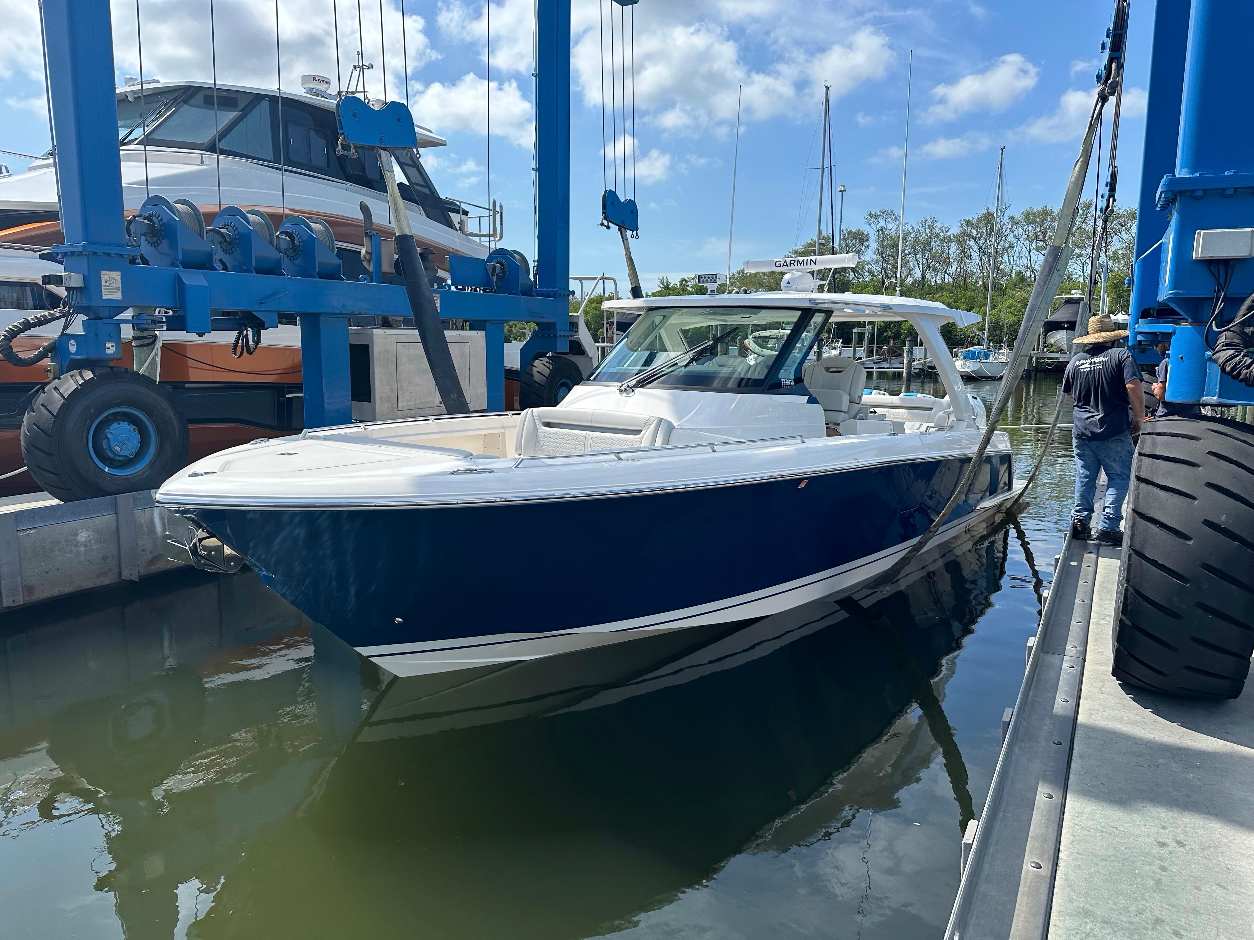 2024 Tiara Yachts 38 LS