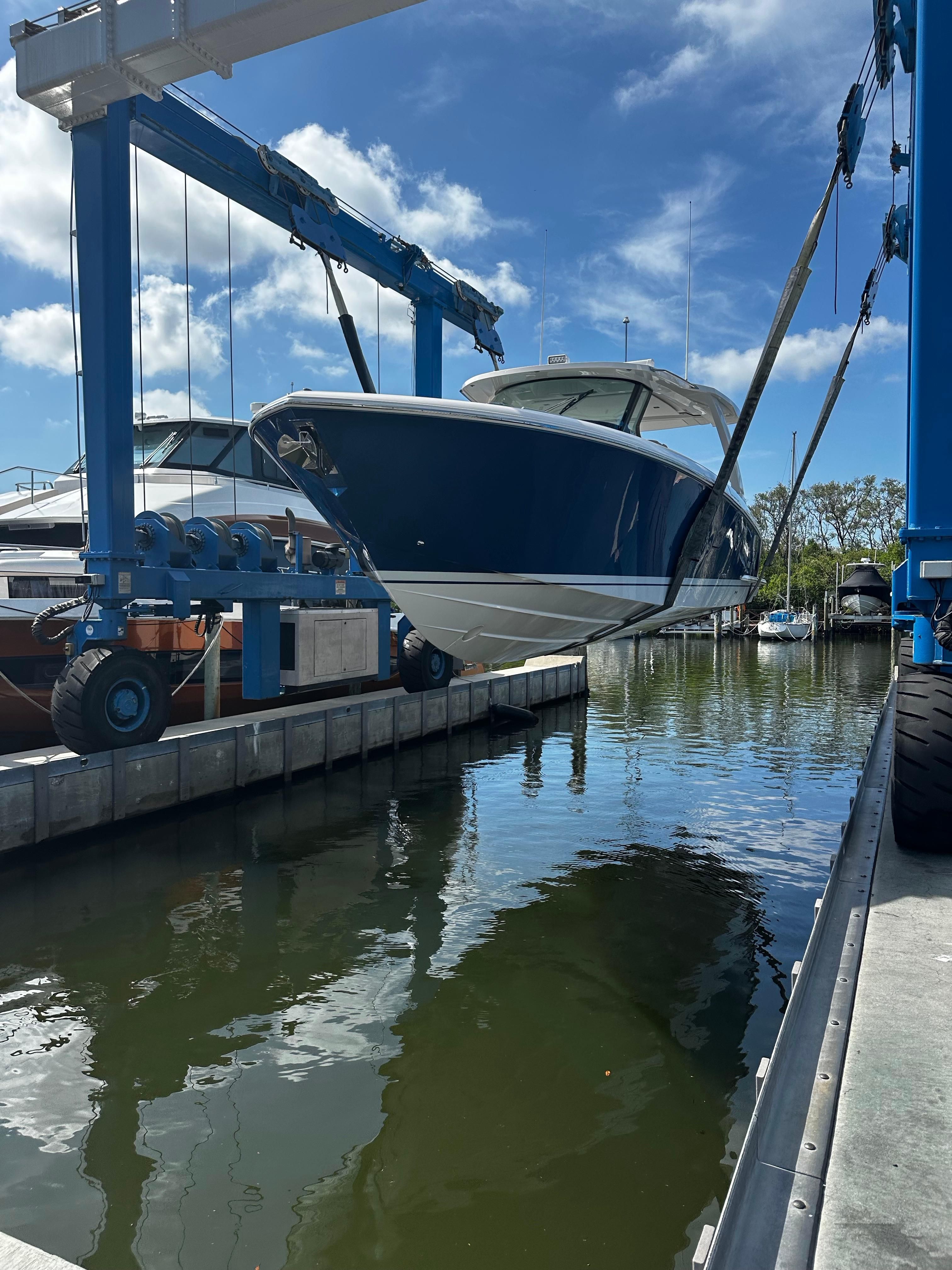 2024 Tiara Yachts 38 LS