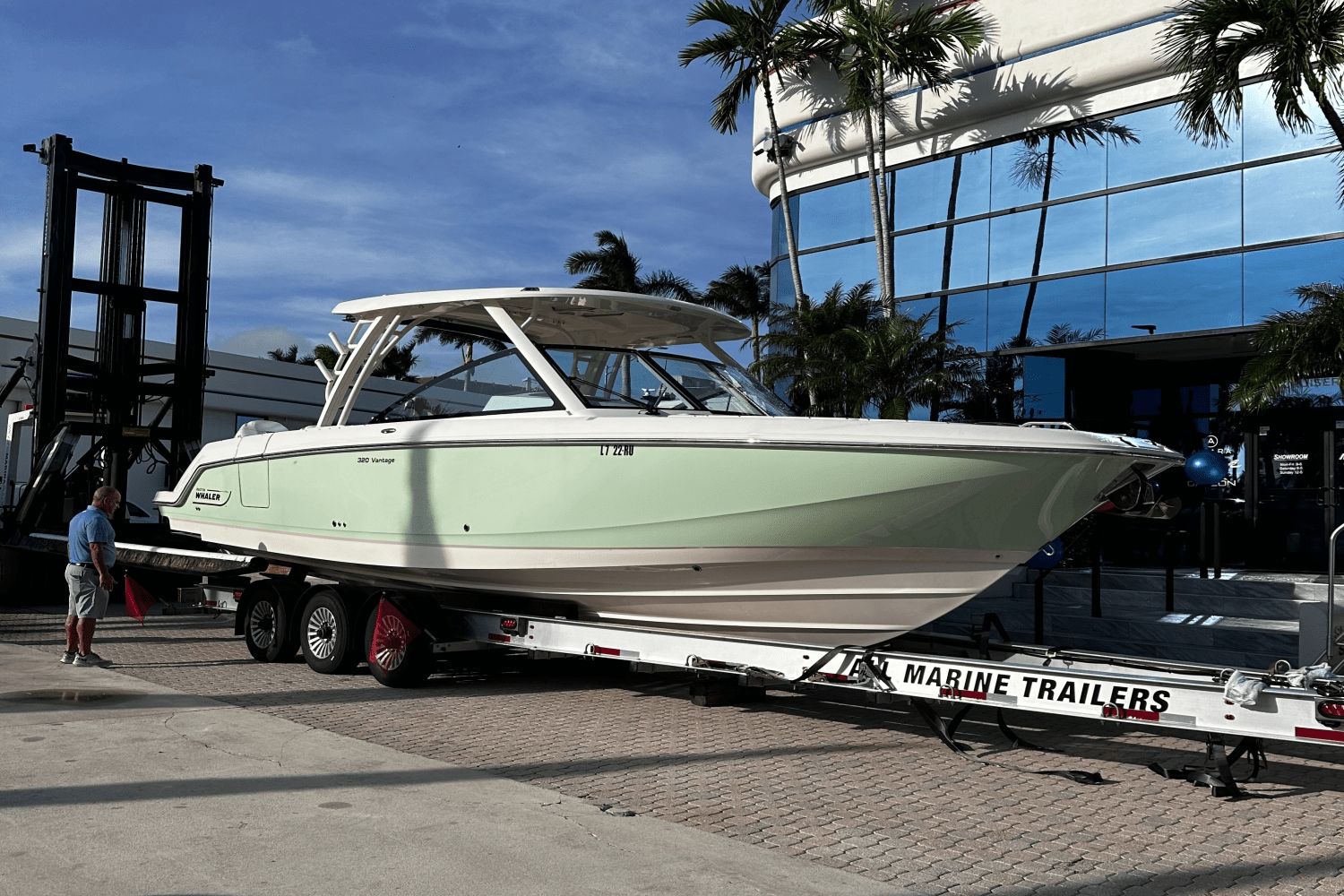 2017 Boston Whaler 320 Vantage