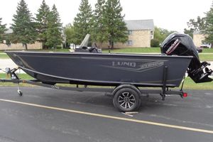 Lund 1675 Adventure SS 2026 Lund 1675 Adventure SS boat on trailer, parked outdoors.