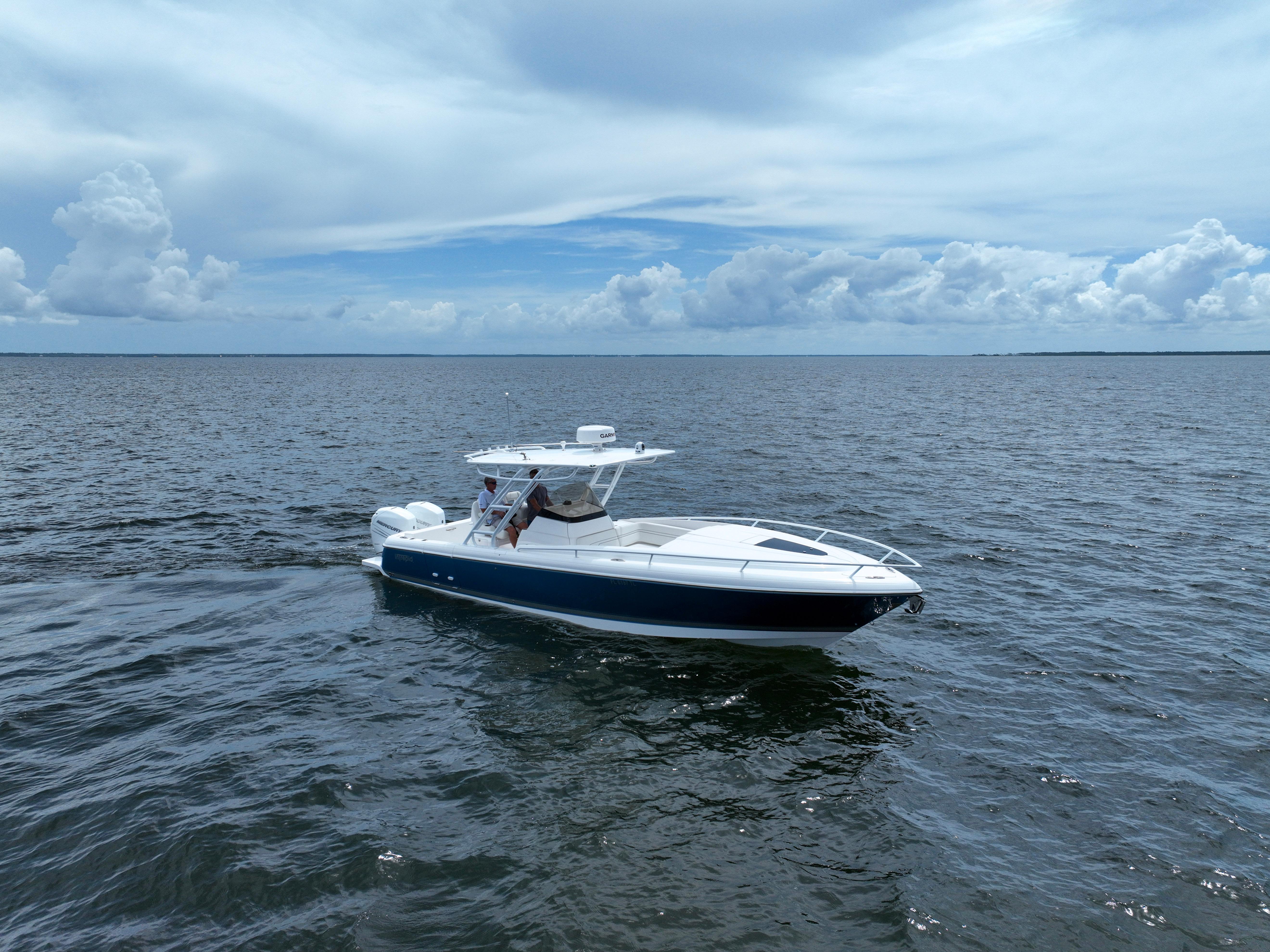 2023 Intrepid 327-I Valor