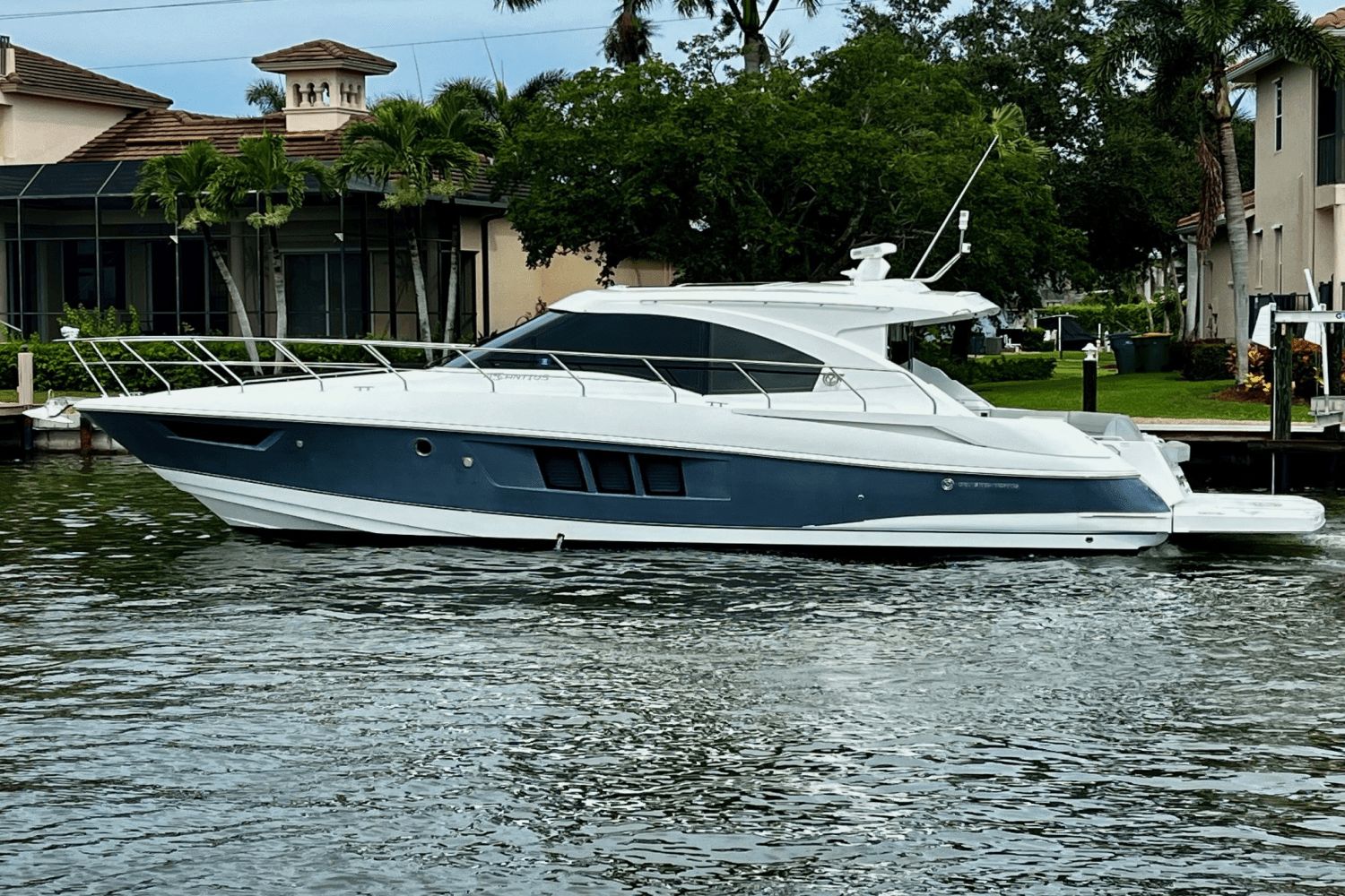 2017 Cruisers Yachts 45 Cantius