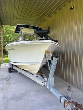 2007 Center Console Triton Sea Hunt 220