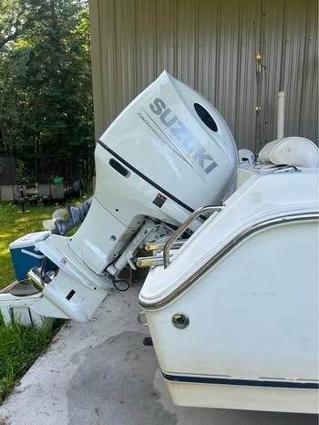 2007 Center Console Triton Sea Hunt 220