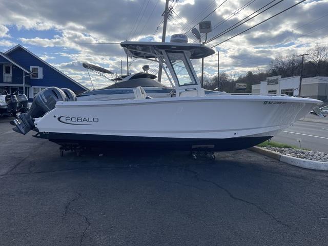 Robalo R250 Center Console