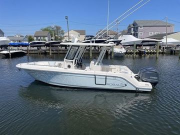 2020 Robalo R272 Center Console