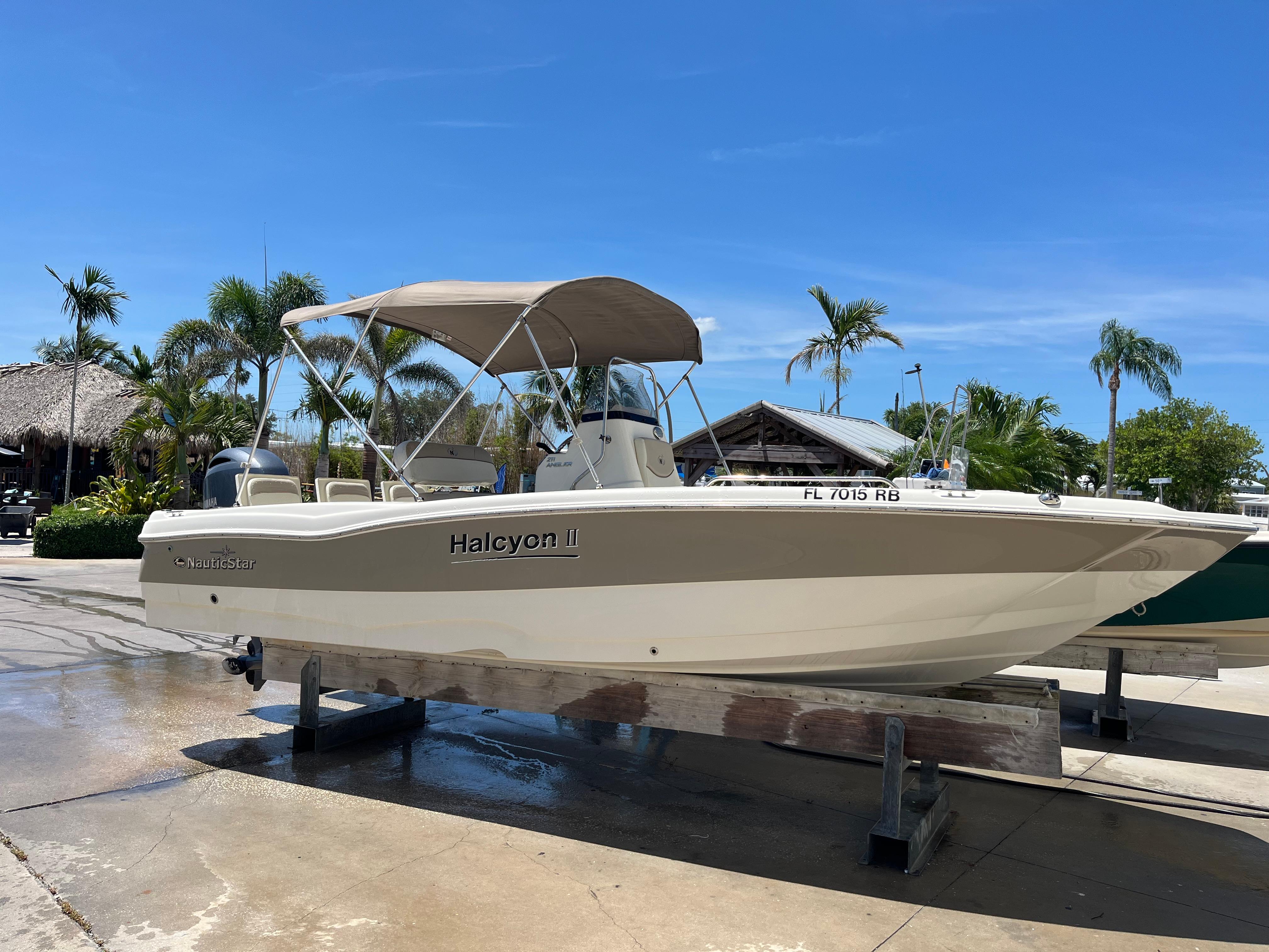 2016 NauticStar 211 Angler