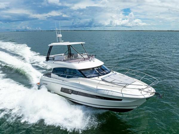 2025 Prestige 460 Flybridge