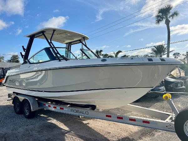 2025 Boston Whaler 240 Vantage