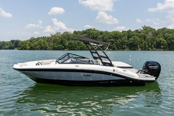 Sea Ray 19SPX-OB Manufacturer Provided Image