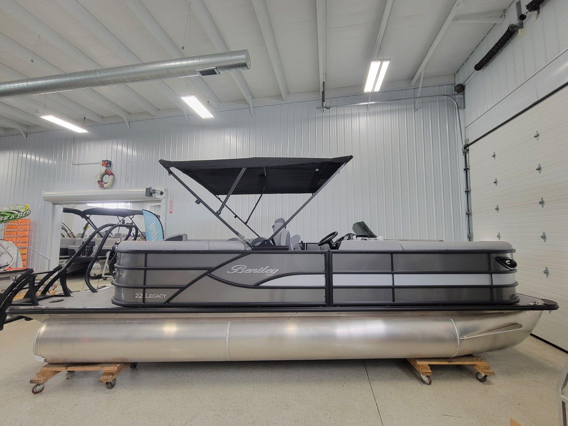 2025 Bentley Pontoons Legacy 220 Navigator