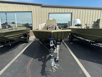 2025 Lowe Roughneck Center Console RX1760 Pathfinder
