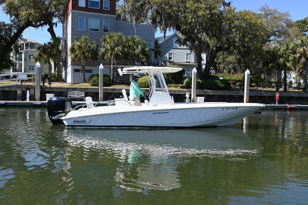 2014 Boston Whaler 270 Dauntless