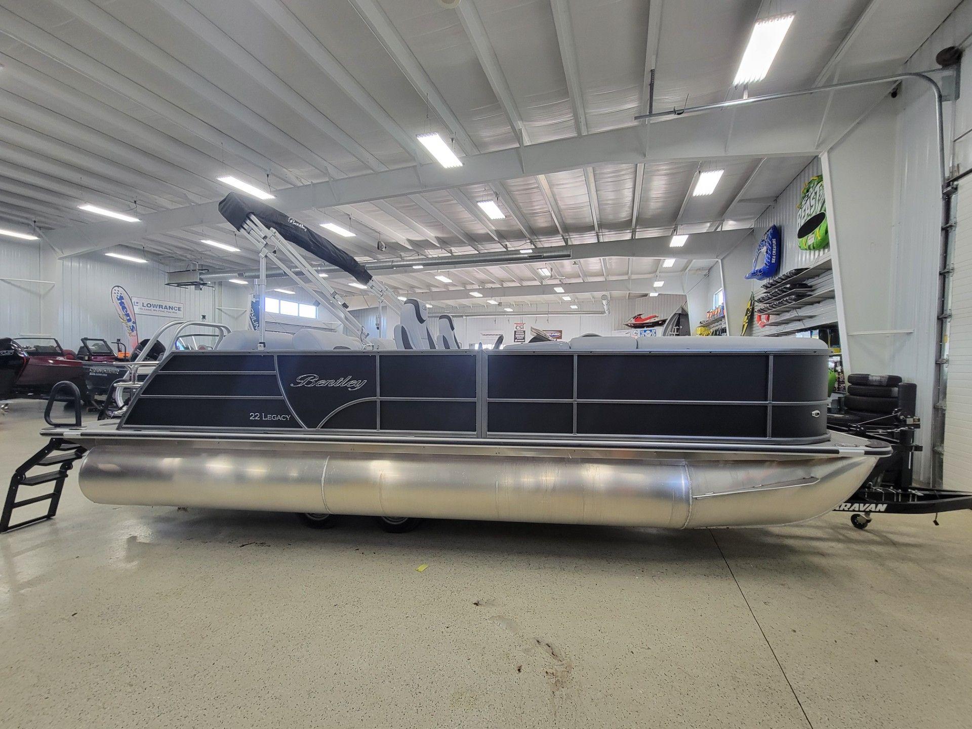 2024 Bentley Pontoons 220 LEGACY QSB(QUAD SWINGBACK)