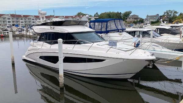 2021 Regal 42 Fly