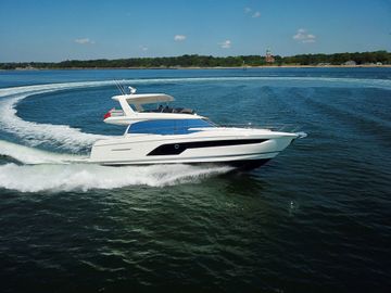 2023 Prestige 590