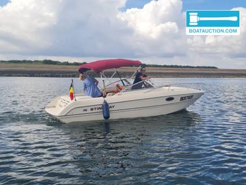 2005 Stingray 220