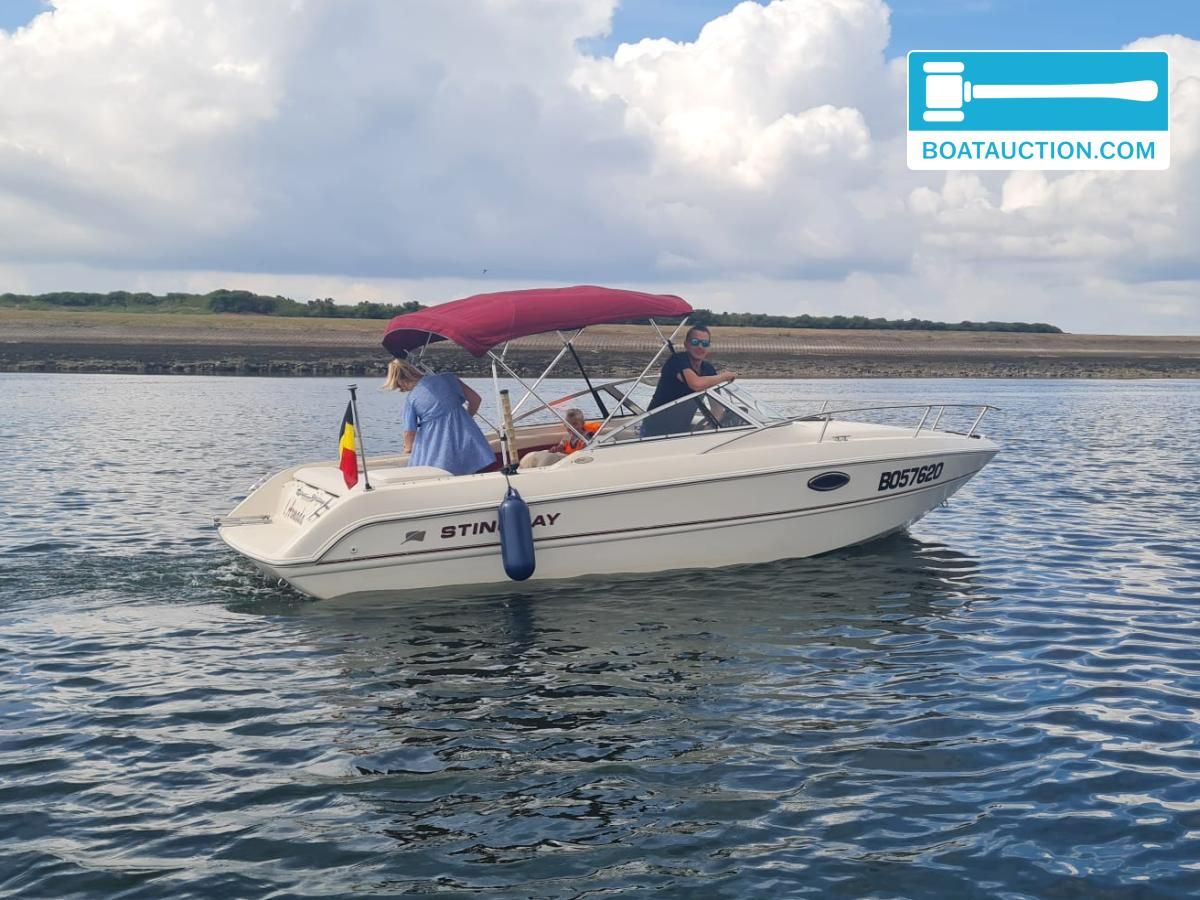 2005 Stingray 220