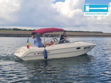 2005 Stingray 220